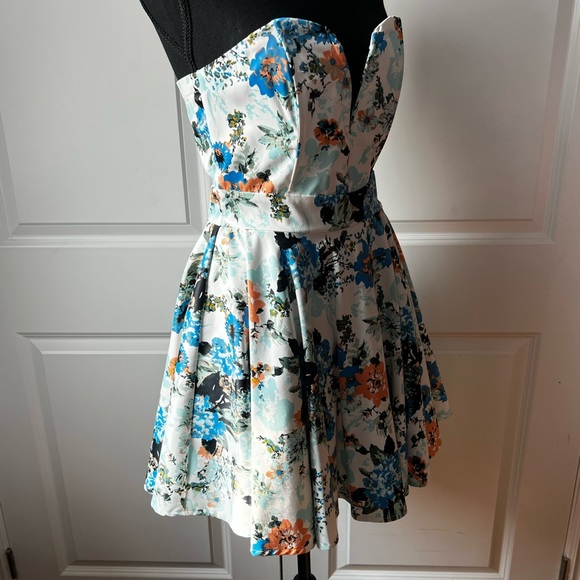 TFCN London Prom Dress - Picture 9 of 9